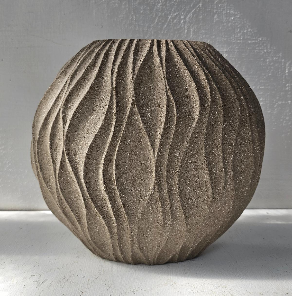 Back of Small Kelp Disc Vessel, original ceramic by Michele Bianco